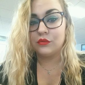 Meet your Posher, Liz